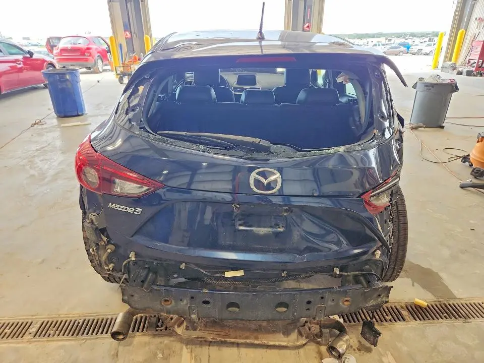 2018 MAZDA 3 TOURING  