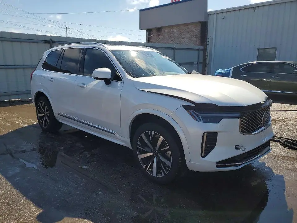 2025 VOLVO XC90 CORE  