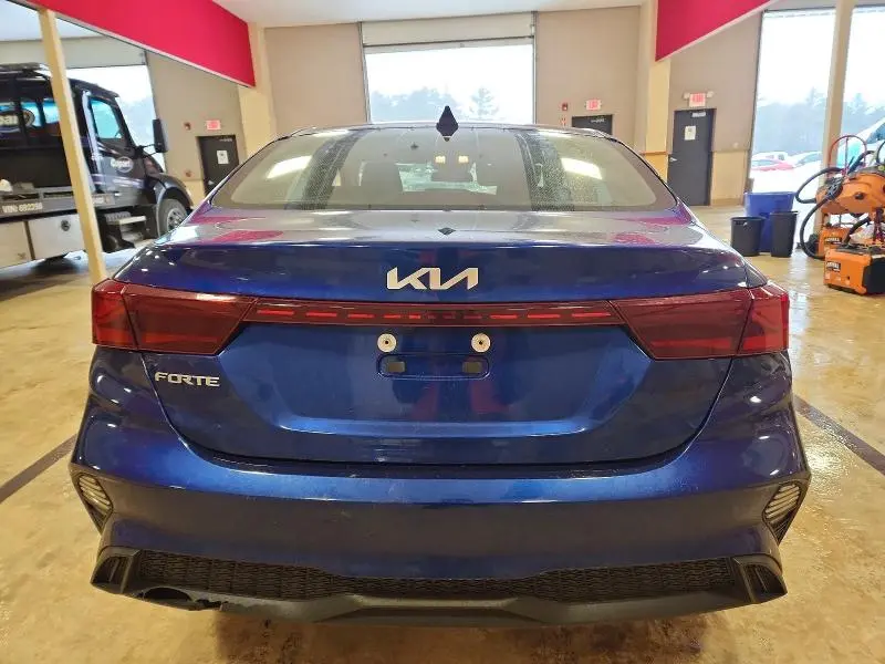 2023 KIA FORTE LX  