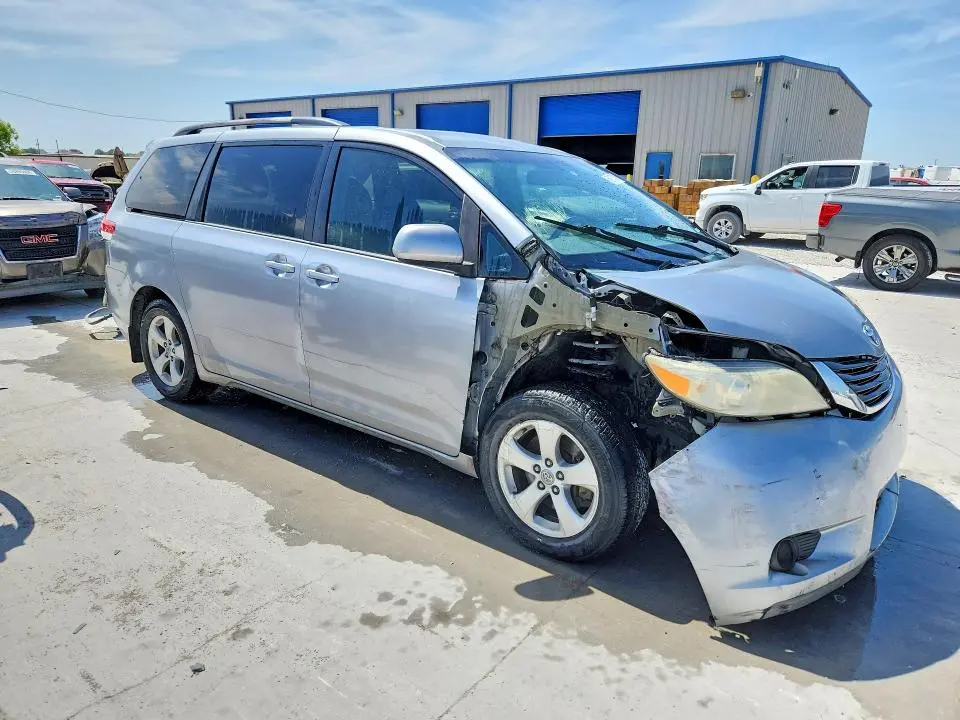 2013 TOYOTA SIENNA LE  