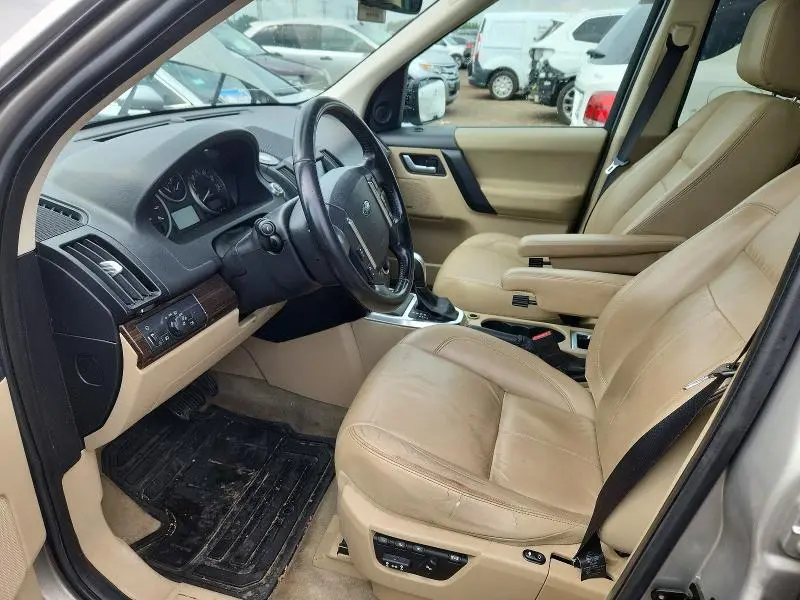 2011 LAND ROVER LR2 HSE LUXURY  