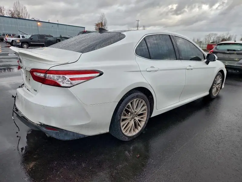 2020 TOYOTA CAMRY XLE  