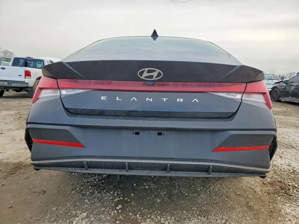 2025 HYUNDAI ELANTRA SE  