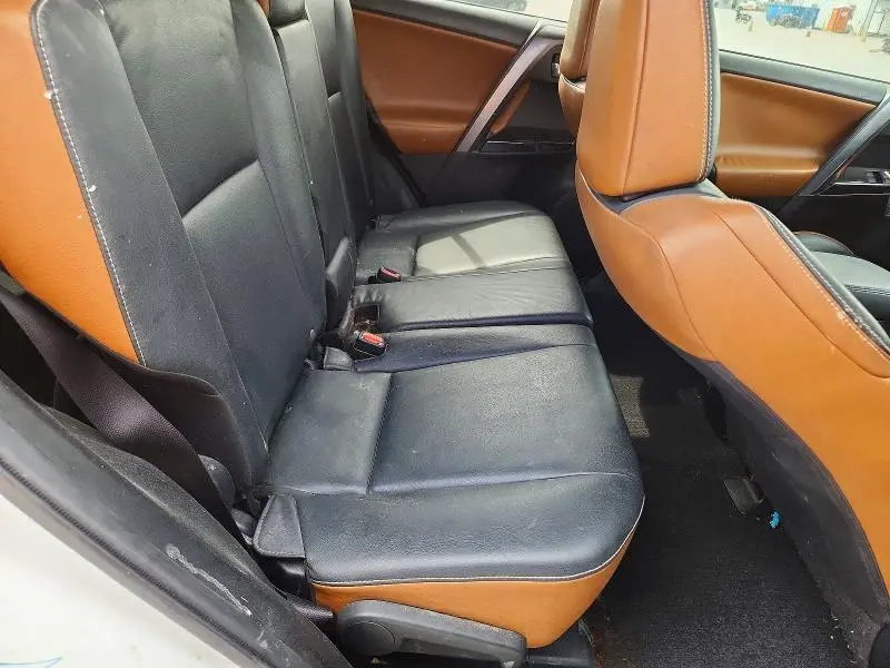 2016 TOYOTA RAV4 SE  