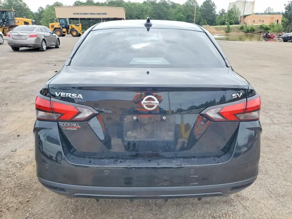 2021 NISSAN VERSA SV  