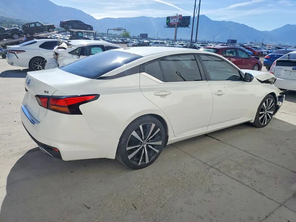 2022 NISSAN ALTIMA SR  