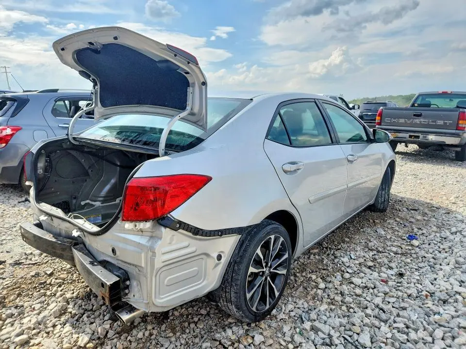 2018 TOYOTA COROLLA SE  