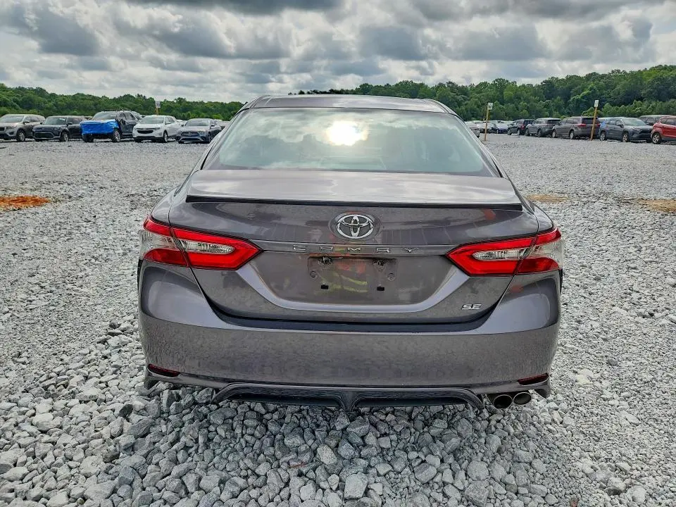 2018 TOYOTA CAMRY SE  