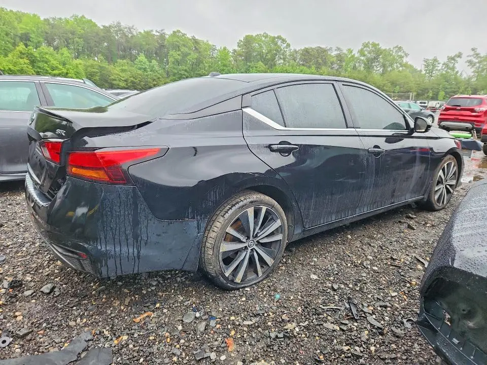 2021 NISSAN ALTIMA SR  