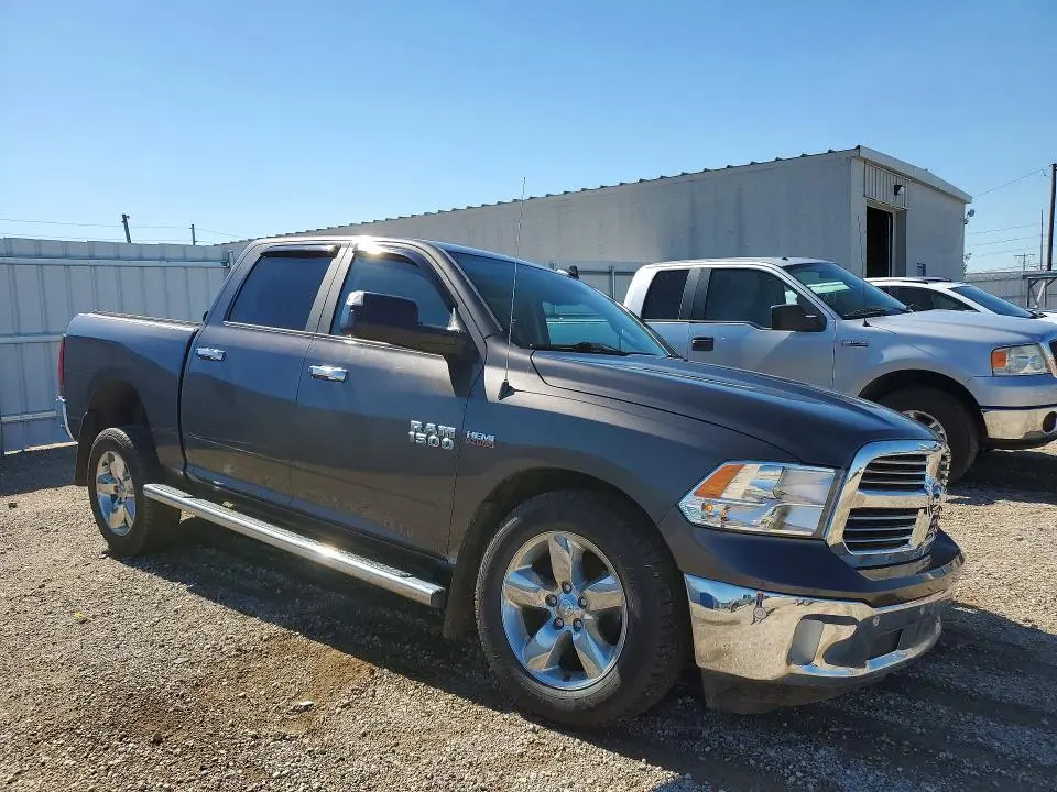 2017 RAM 1500 SLT  
