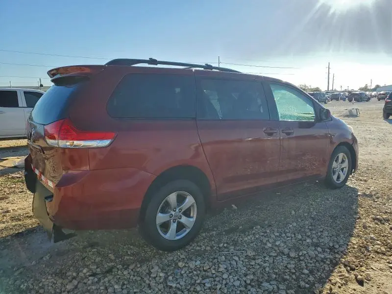 2013 TOYOTA SIENNA LE  