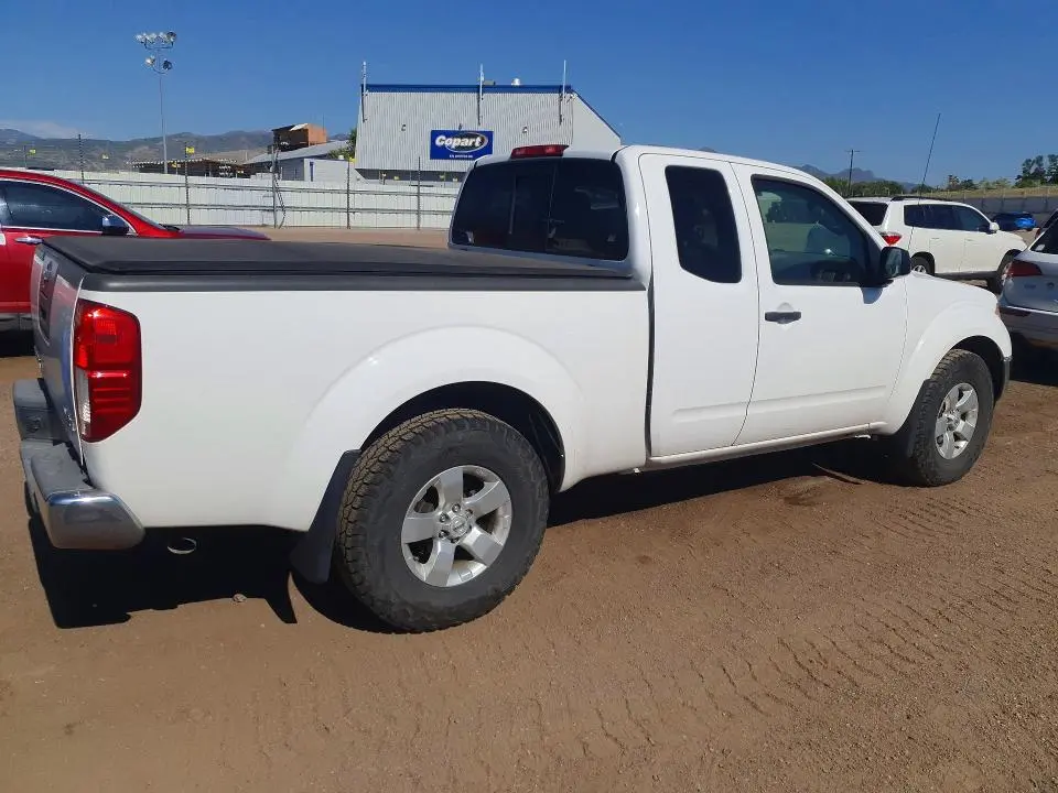 2011 NISSAN FRONTIER SV V6  