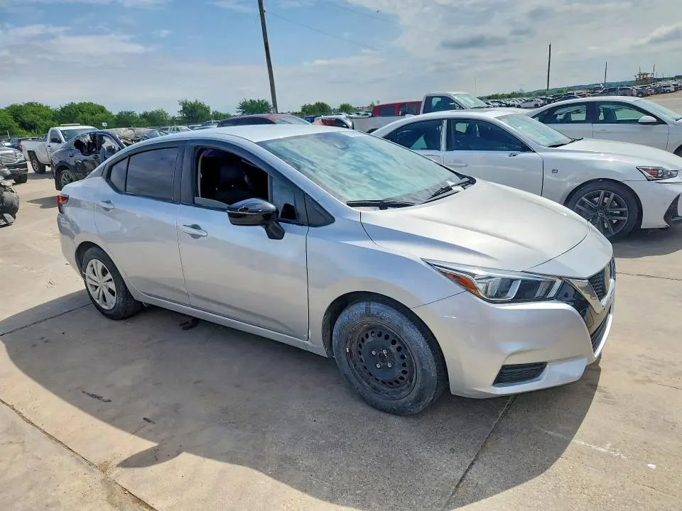 2021 NISSAN VERSA SV  