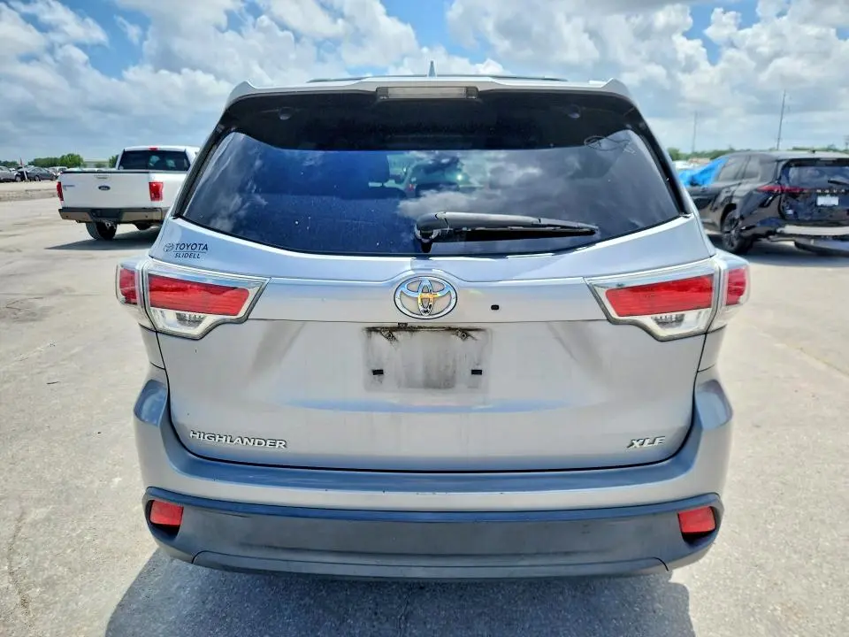 2015 TOYOTA HIGHLANDER XLE  