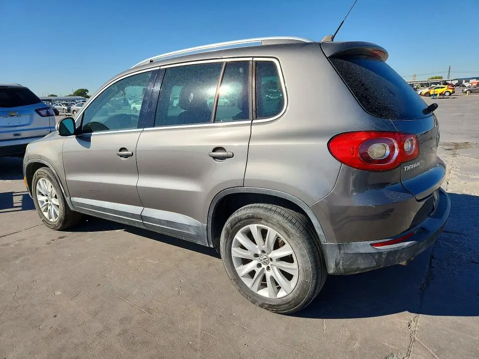 2010 VOLKSWAGEN TIGUAN S  
