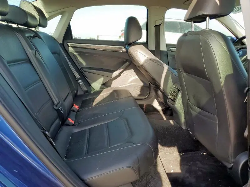 2017 VOLKSWAGEN PASSAT SE  