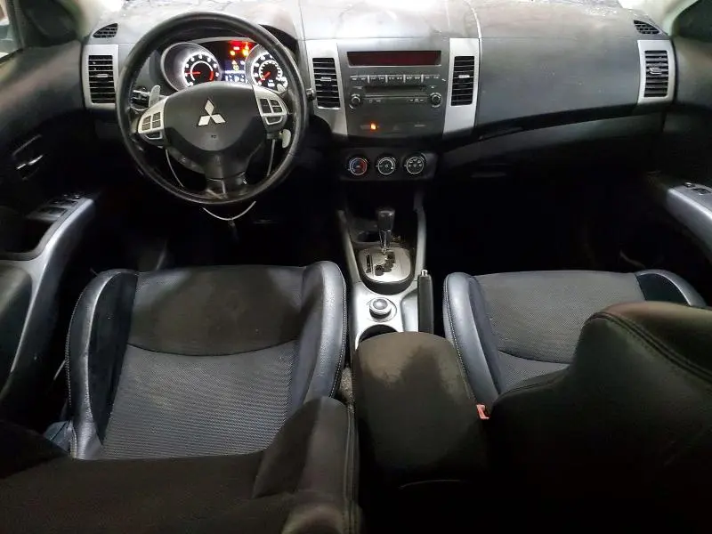 2010 MITSUBISHI OUTLANDER SE  