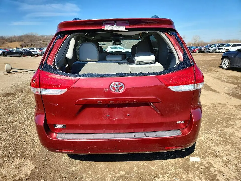 2011 TOYOTA SIENNA XLE 8-PASSENGER  