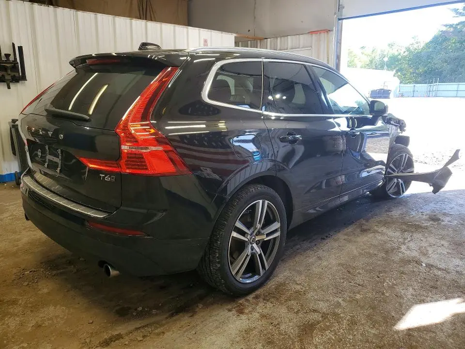 2020 VOLVO XC60 T6 MOMENTUM  