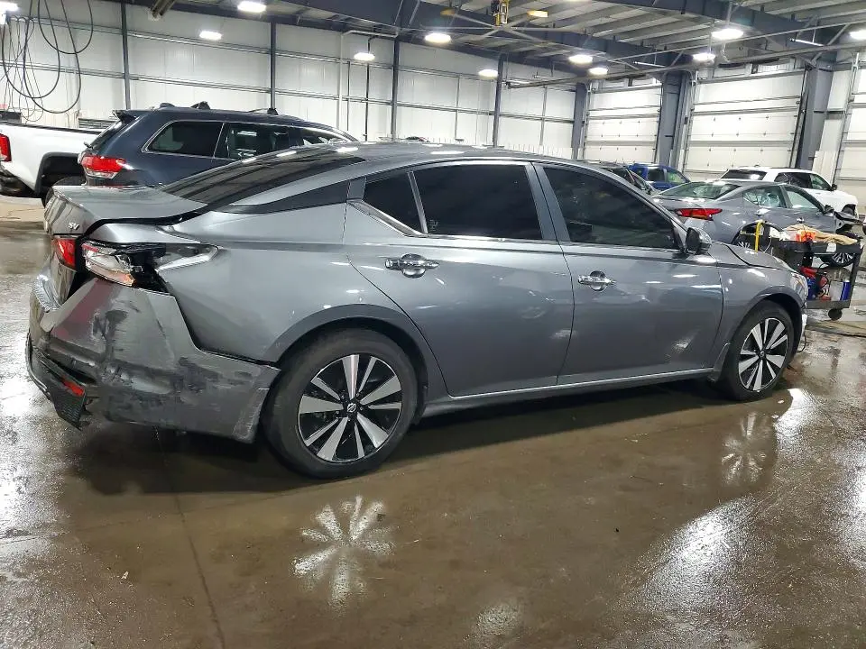 2021 NISSAN ALTIMA SV  