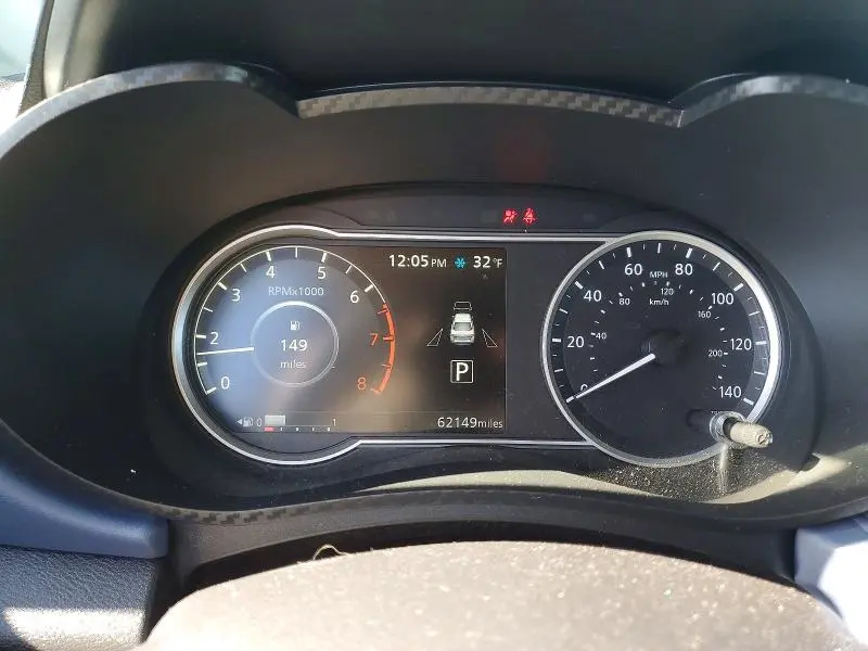 2023 NISSAN VERSA SV  