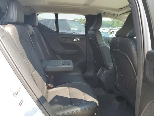 2020 VOLVO XC40 T5 MOMENTUM  