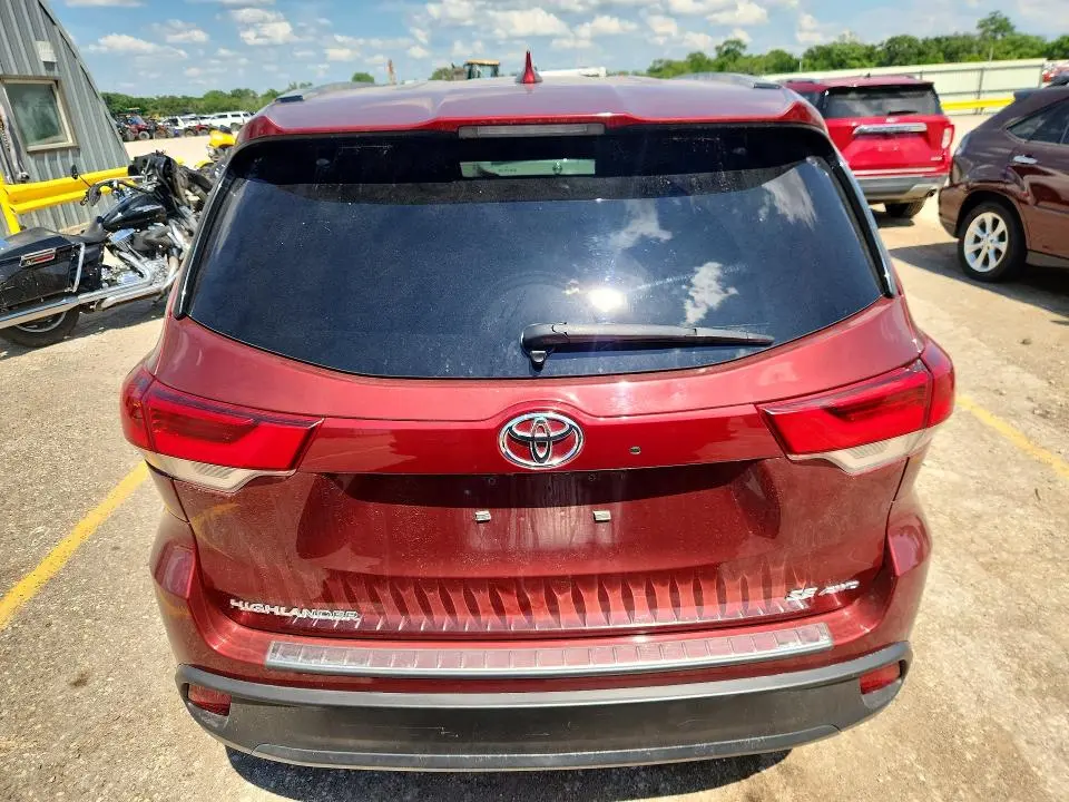 2017 TOYOTA HIGHLANDER SE  