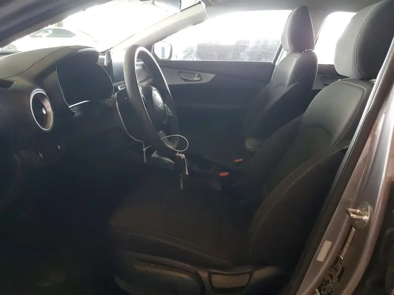 2023 KIA FORTE LX  