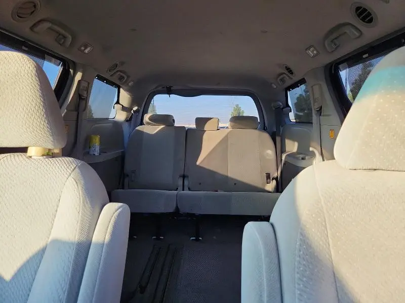 2011 TOYOTA SIENNA LE 8-PASSENGER  