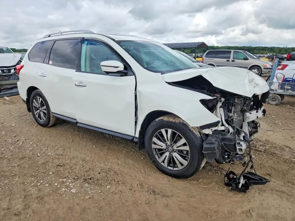 2017 NISSAN PATHFINDER SL  