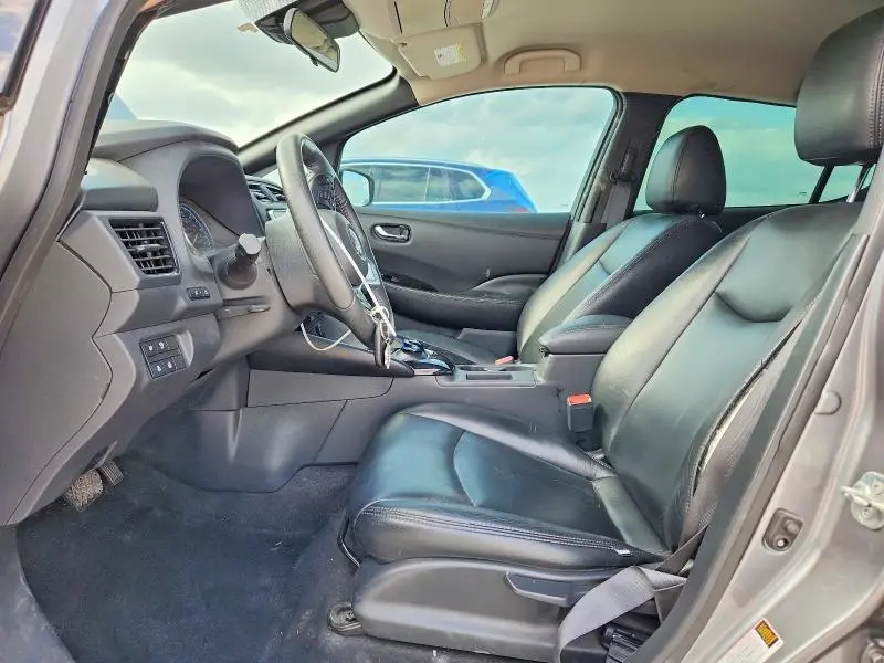 2022 NISSAN LEAF SV  