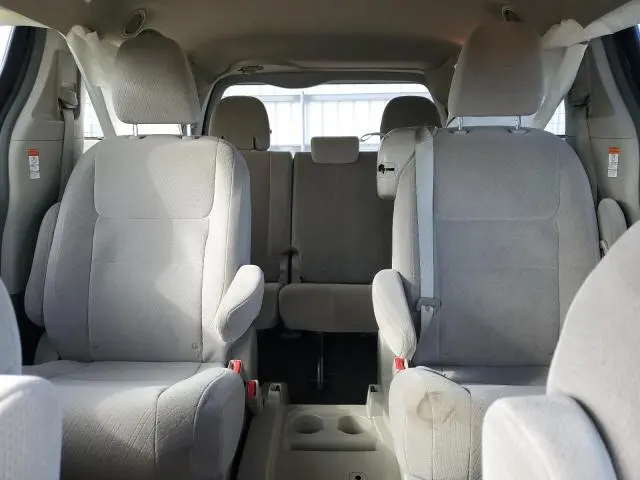 2015 TOYOTA SIENNA LE  