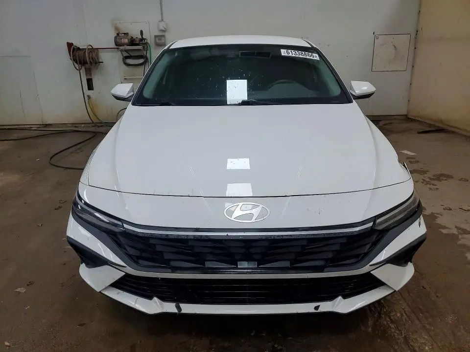 2024 HYUNDAI ELANTRA SE  