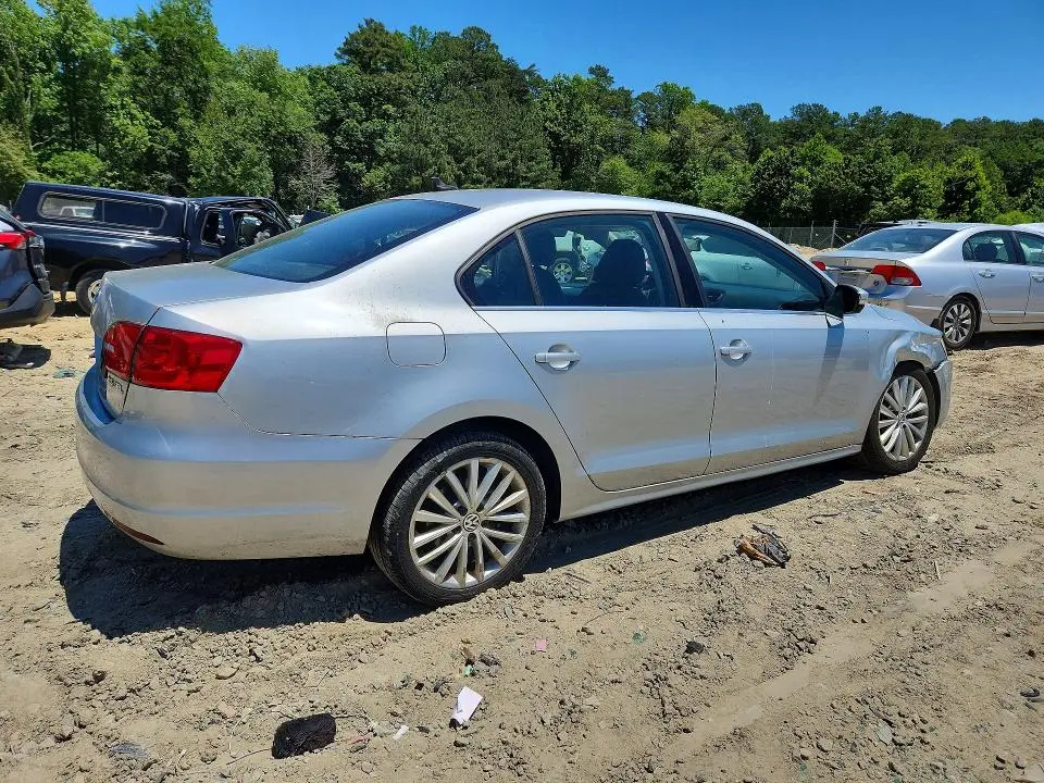 2011 VOLKSWAGEN JETTA SEL  