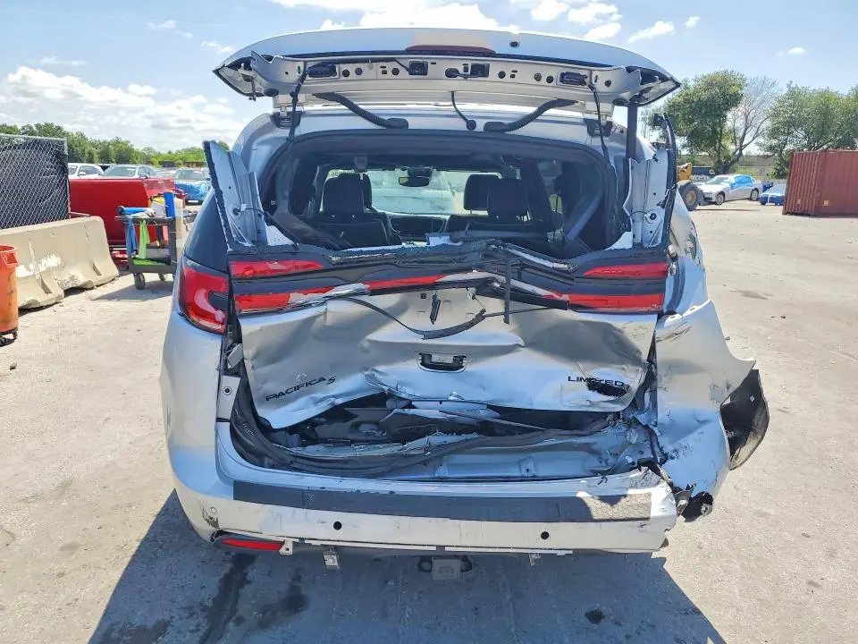 2022 CHRYSLER PACIFICA LIMITED  