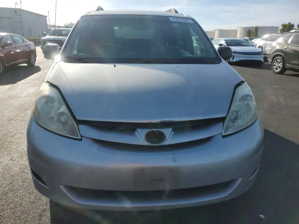 2010 TOYOTA SIENNA LE 8-PASSENGER  