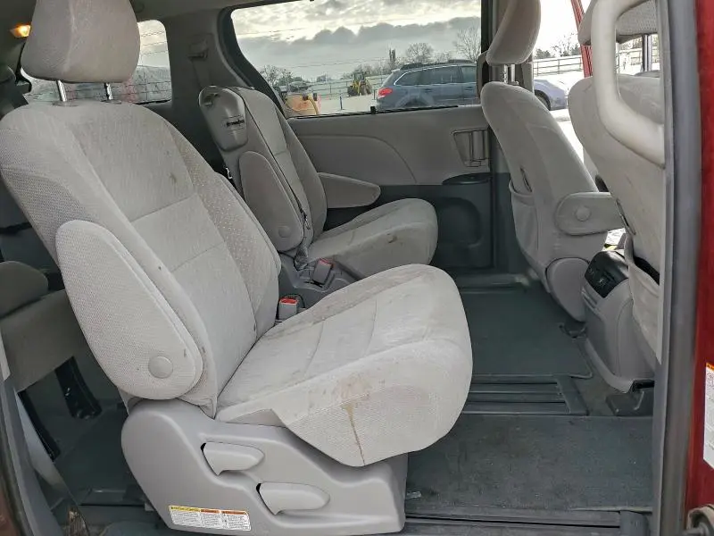 2018 TOYOTA SIENNA LE  