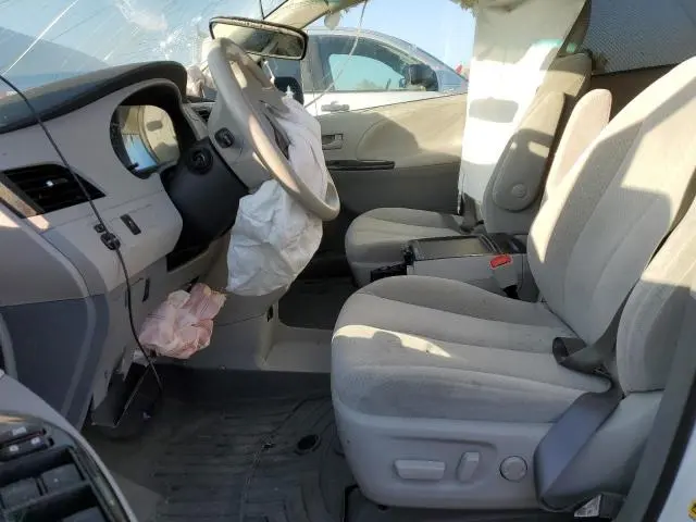 2013 TOYOTA SIENNA LE  