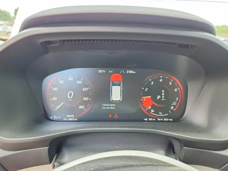 2020 VOLVO XC40 T4 MOMENTUM  