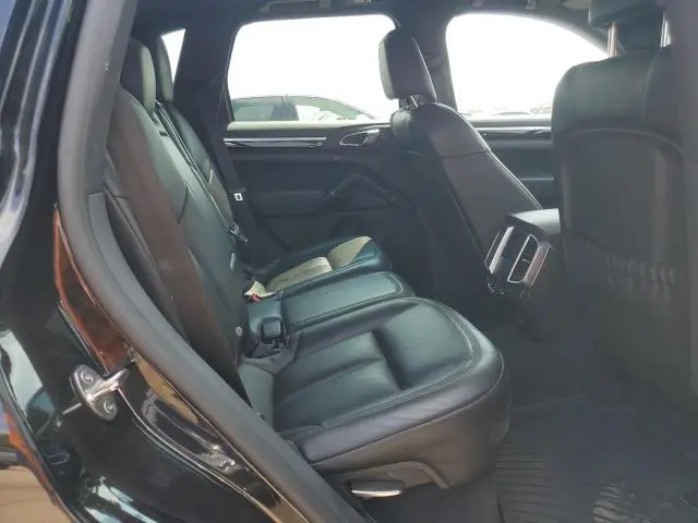 2017 PORSCHE CAYENNE   