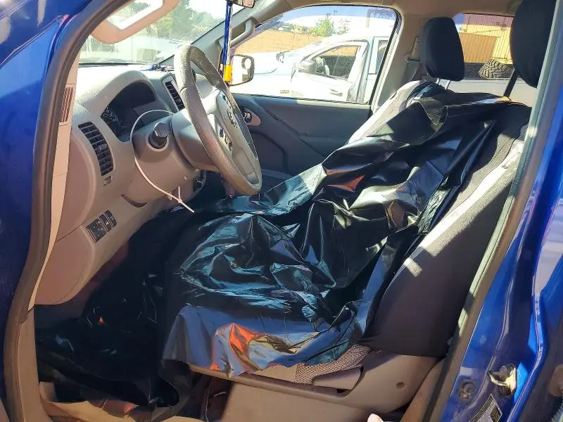 2015 NISSAN FRONTIER SV  