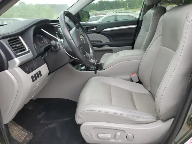 2019 TOYOTA HIGHLANDER SE  