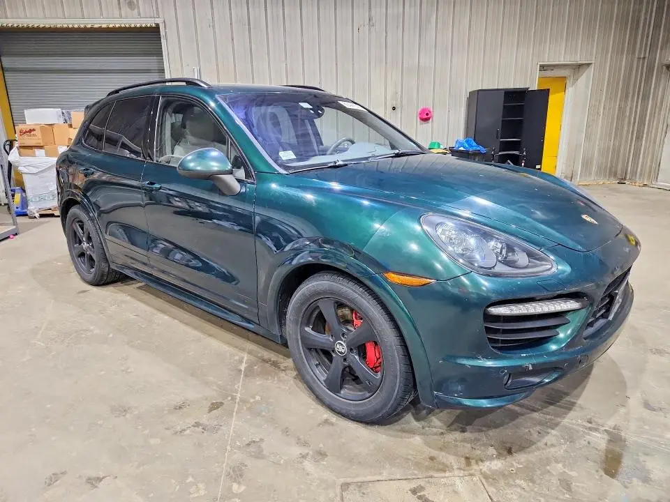 2013 PORSCHE CAYENNE GTS  