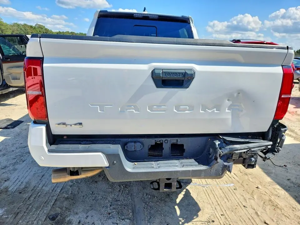 2024 TOYOTA TACOMA SR5  