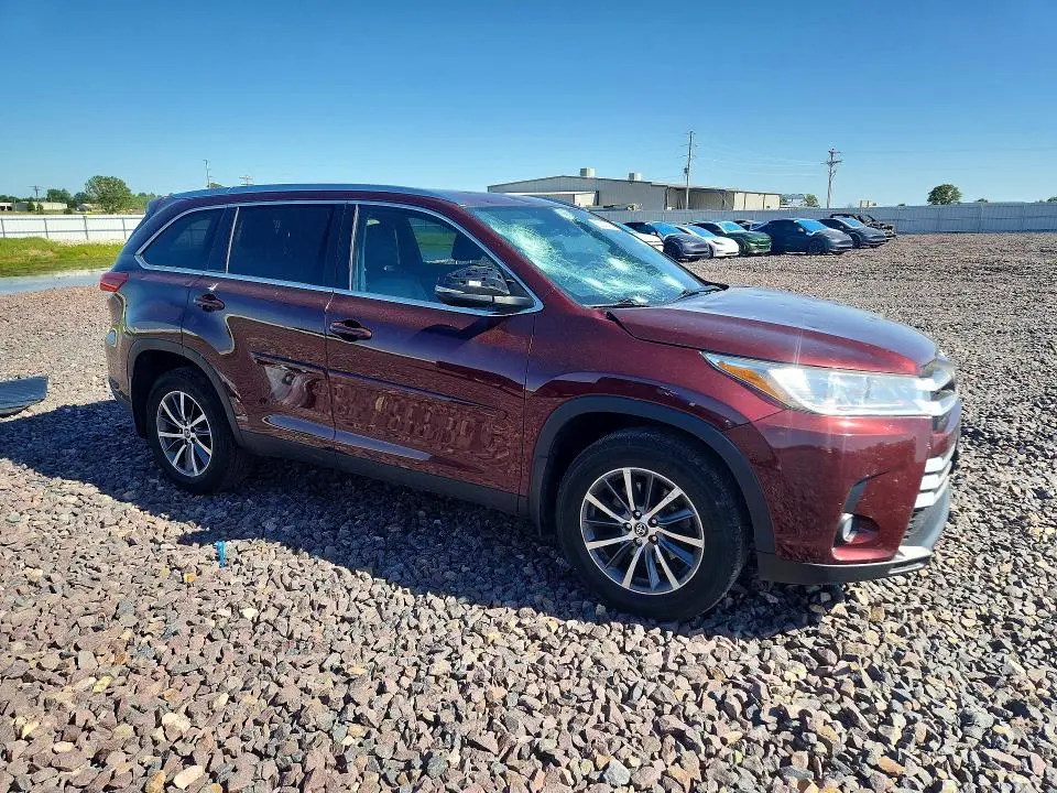 2019 TOYOTA HIGHLANDER XLE  