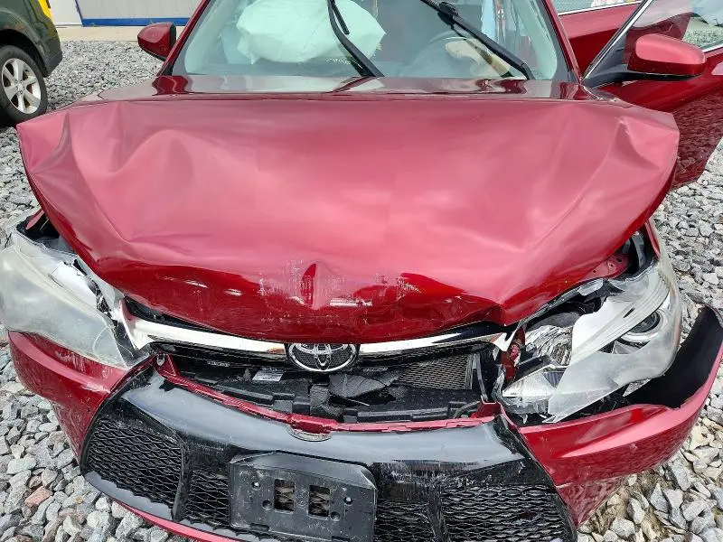 2017 TOYOTA CAMRY SE  