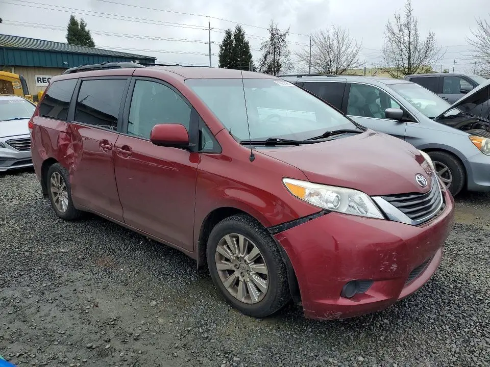 2014 TOYOTA SIENNA L 7-PASSENGER  