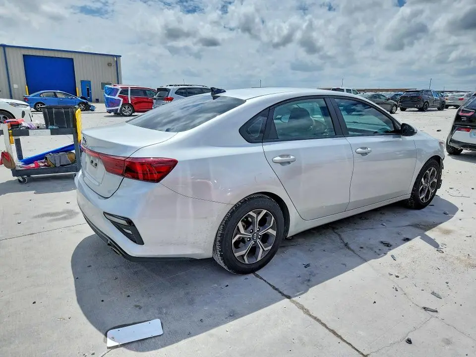 2021 KIA FORTE LXS  