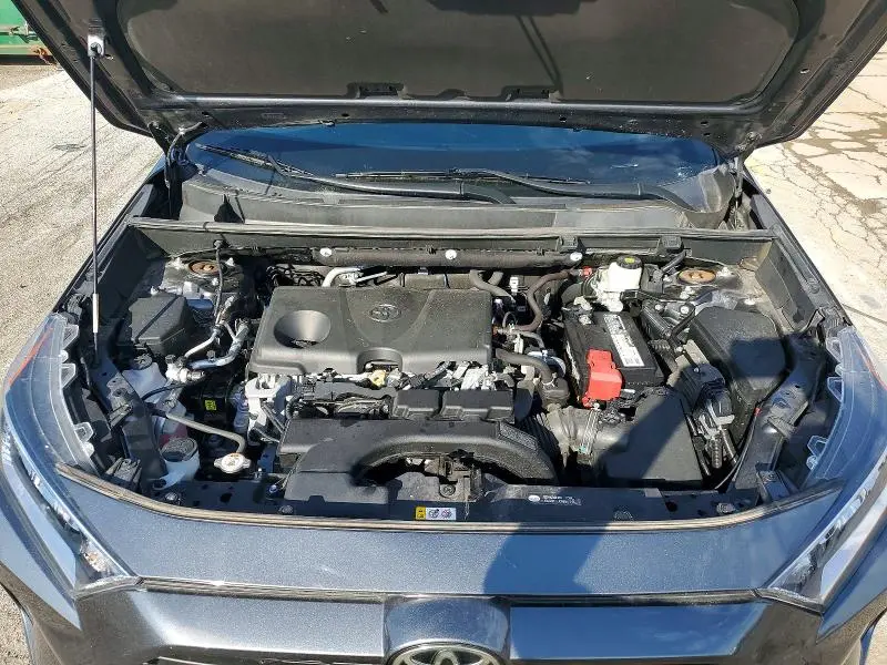 2021 TOYOTA RAV4 XLE  