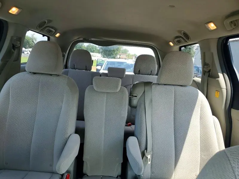 2013 TOYOTA SIENNA LE  